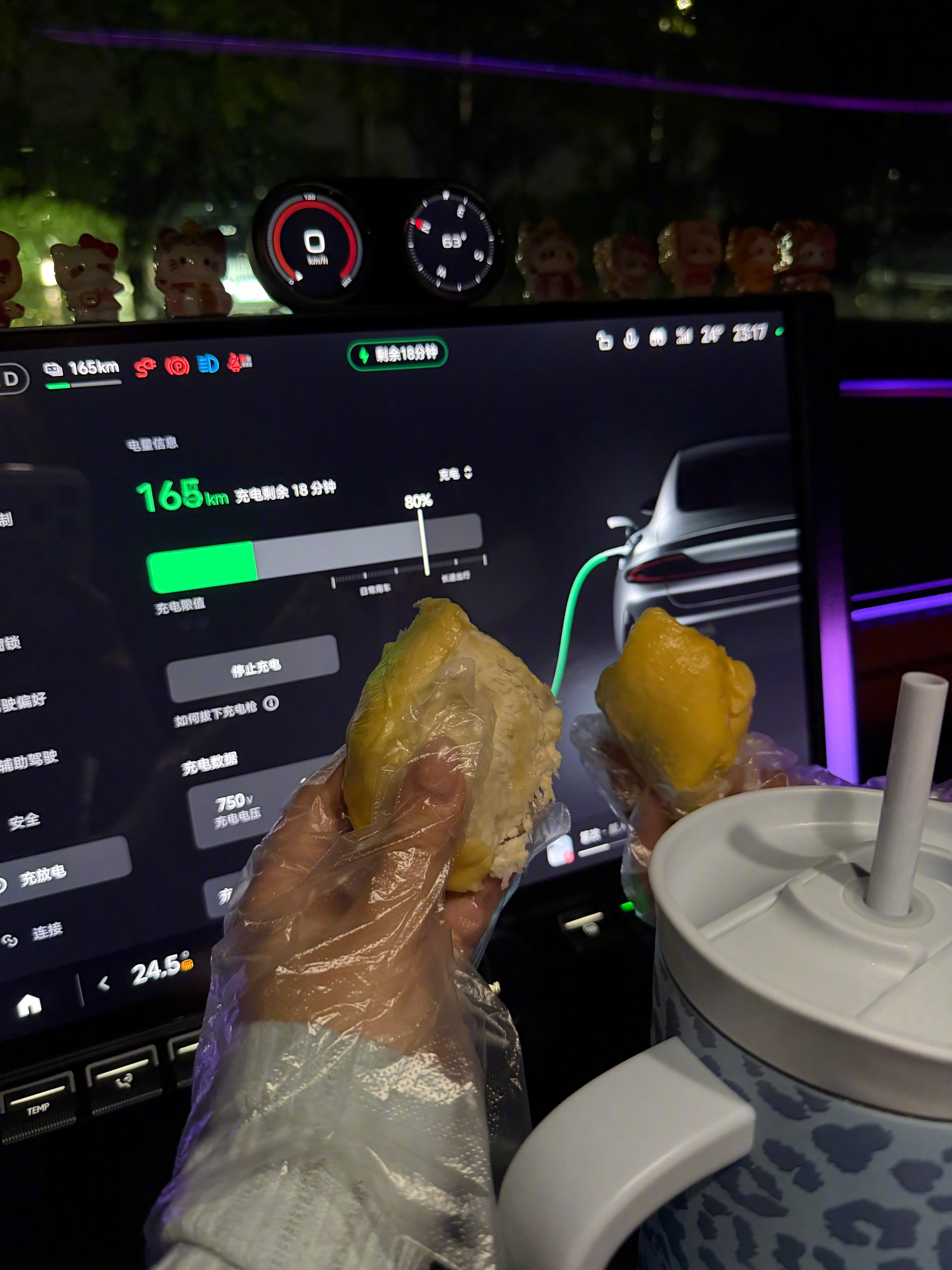 生活手记 都说一杯咖啡的时间充满电，但是我想做特别的人……一个榴莲的时间让我充满