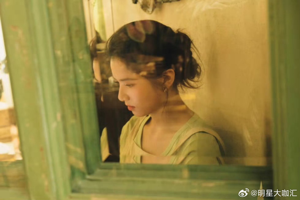 张婧仪李现 我拍的张婧仪 分享一组的照片，祝公主生日快乐🎂！此组照片太有电影感