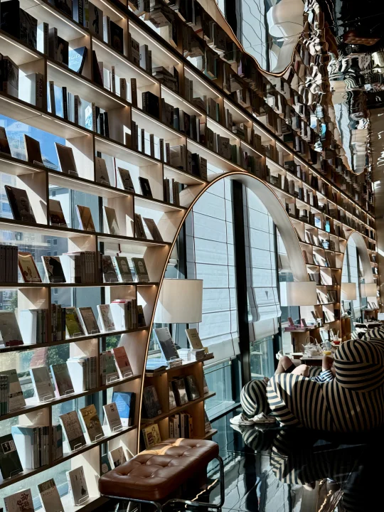 在汕尾！！我很少用震撼来形容一家书店！！！