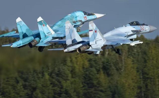 乌克兰终于明白，这一次又掉进了俄军的陷阱！乌军发现，俄军苏34战斗轰炸机正在执行