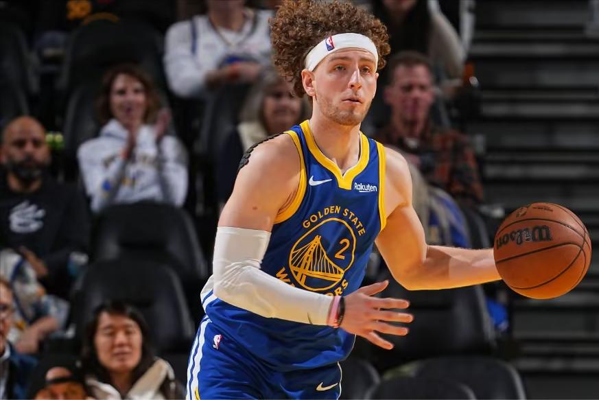 北京时间4月3日上午10点，NBA常规赛将迎来一场焦点战，金州勇士坐镇主场迎战克