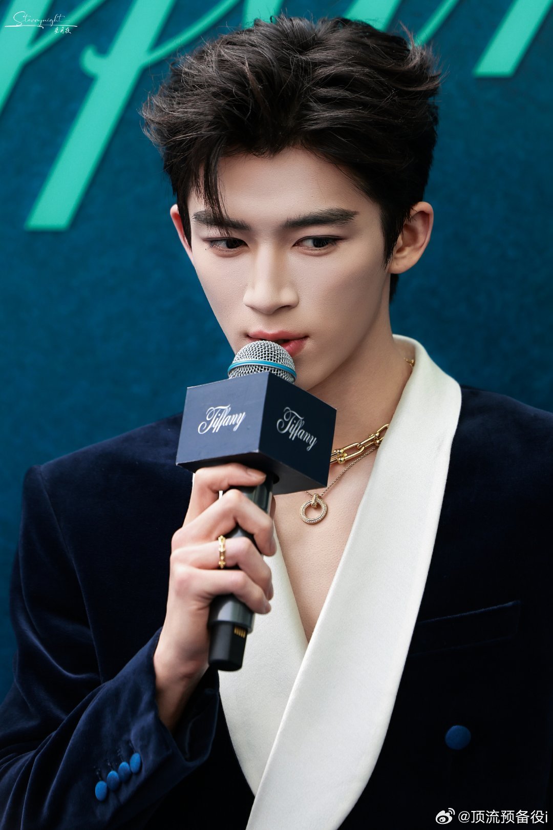 王星越Tiffany三里屯旗舰店开幕活动，💎般闪耀的美貌 