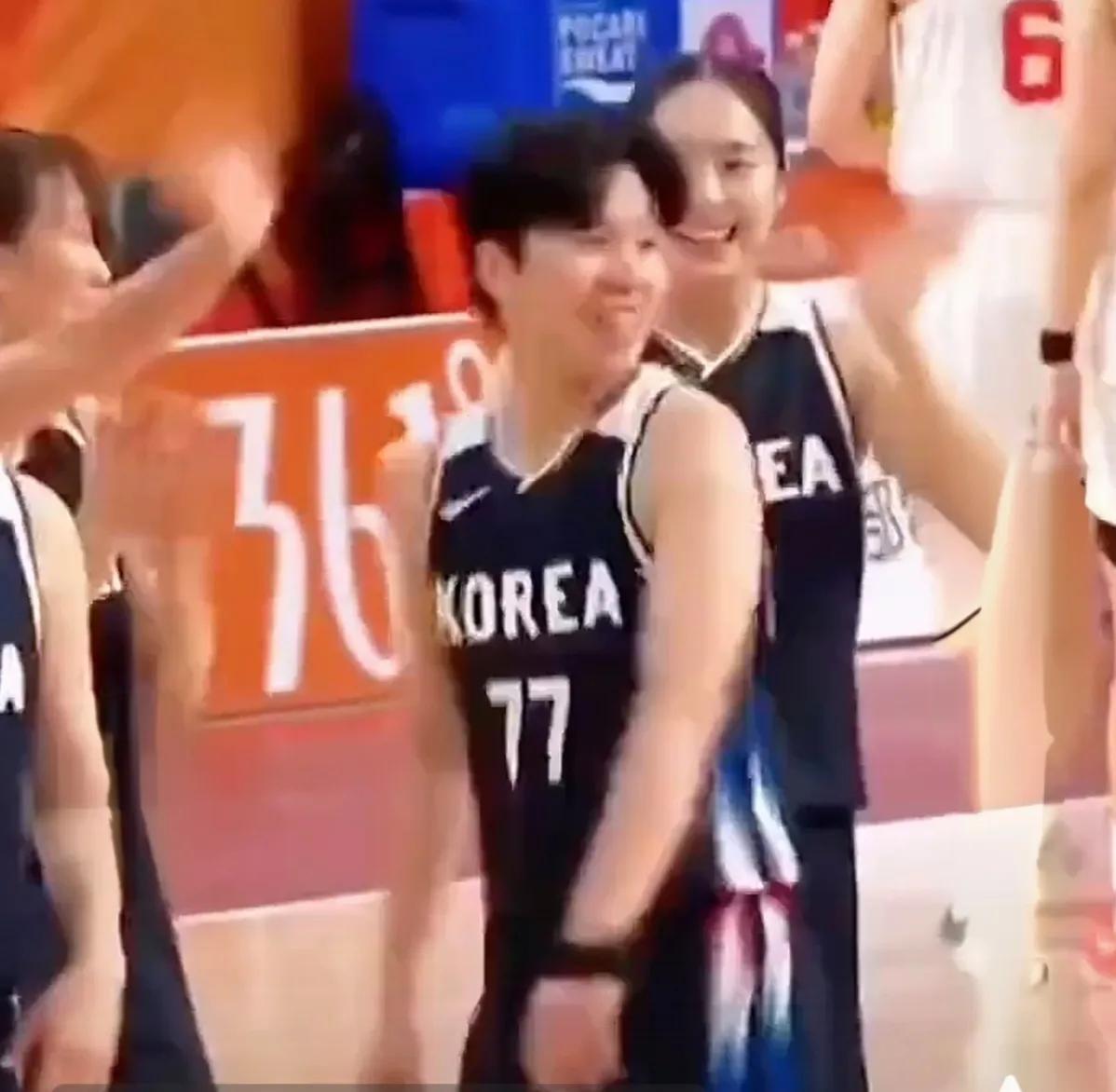 亚运女篮负韩国无缘决赛，战术和用人是最大败笔！

中国女篮在2026年亚运会半决