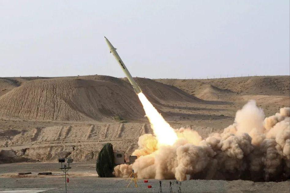 半个月前伊朗高层还吓得以为政权要崩，现在直接撕了美国停火草案公开嘲笑，这反转太狠