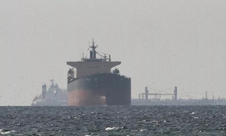 伊朗突然换打法了。
 
伊朗直接掀了美国的谈判桌子，甩出一个全新方案，*先开放霍