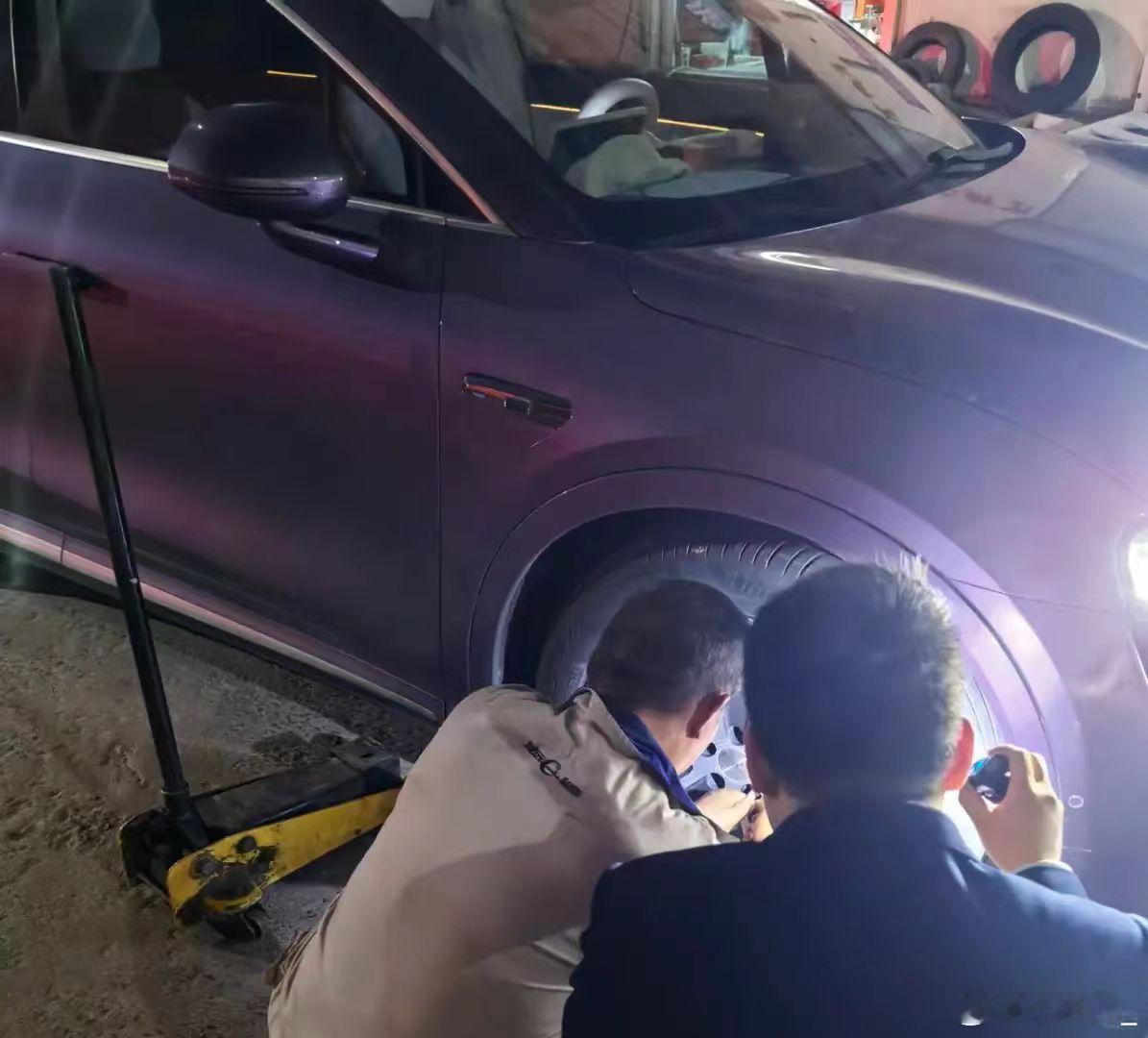 善良遇上善良在此刻具象化了这才是双向奔赴的美好！车主用善意点亮行程，鸿蒙智行用技