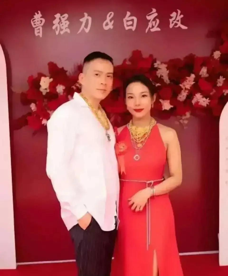 白家和明家的女婿，居然都是温州人。而且明家的通缉令也是温州市公安局发的。


明