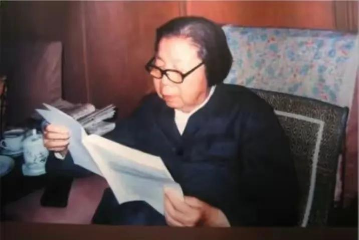 80年代初，原军统特务要求享受离休待遇，邓颖超批示：不能亏待他

“张表老当真不