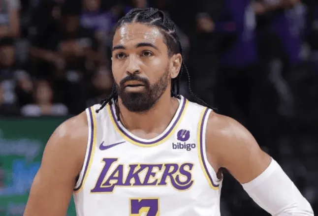 今天，前NBA球员吉尔伯特-阿里纳斯在播客节目中表示，湖人似乎总被诱骗去交易来一