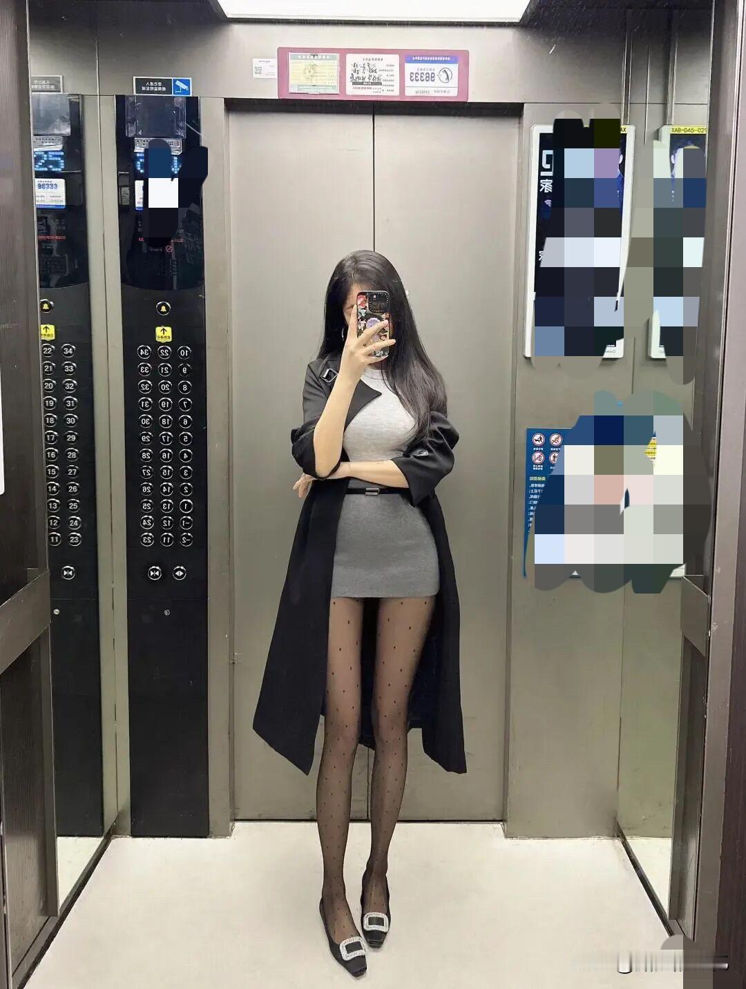 黑灰裙一上身，直接开启“全员美人”滤镜，谁穿谁开挂！[比心][比心][比心]
绝