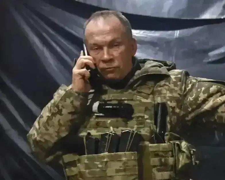 就在刚刚

乌克兰武装部队突然宣布了，受俄军快速推进影响，乌军已从苏梅州克拉斯诺