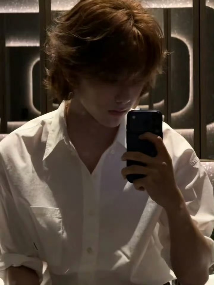 马柏全自拍live营业，大宽肩好有苏感和安全感 