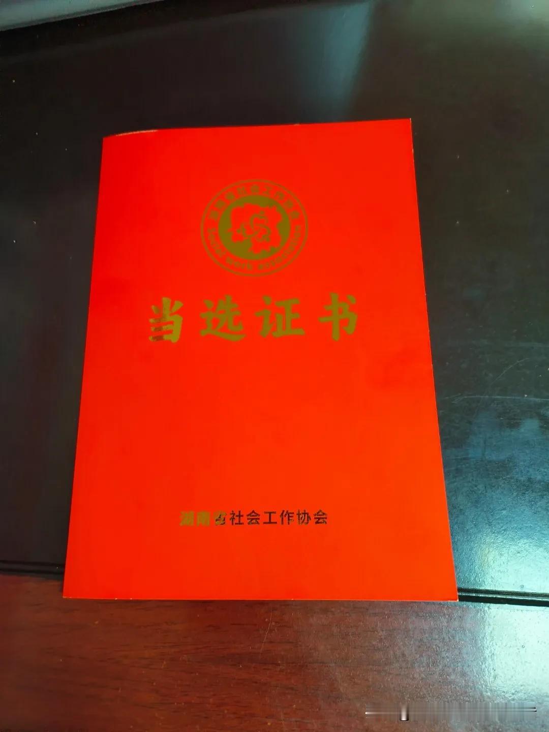 与那些积极向上的人同行，能打开你的格局、开阔你的眼界，更会让你不断地鞭策自己、提