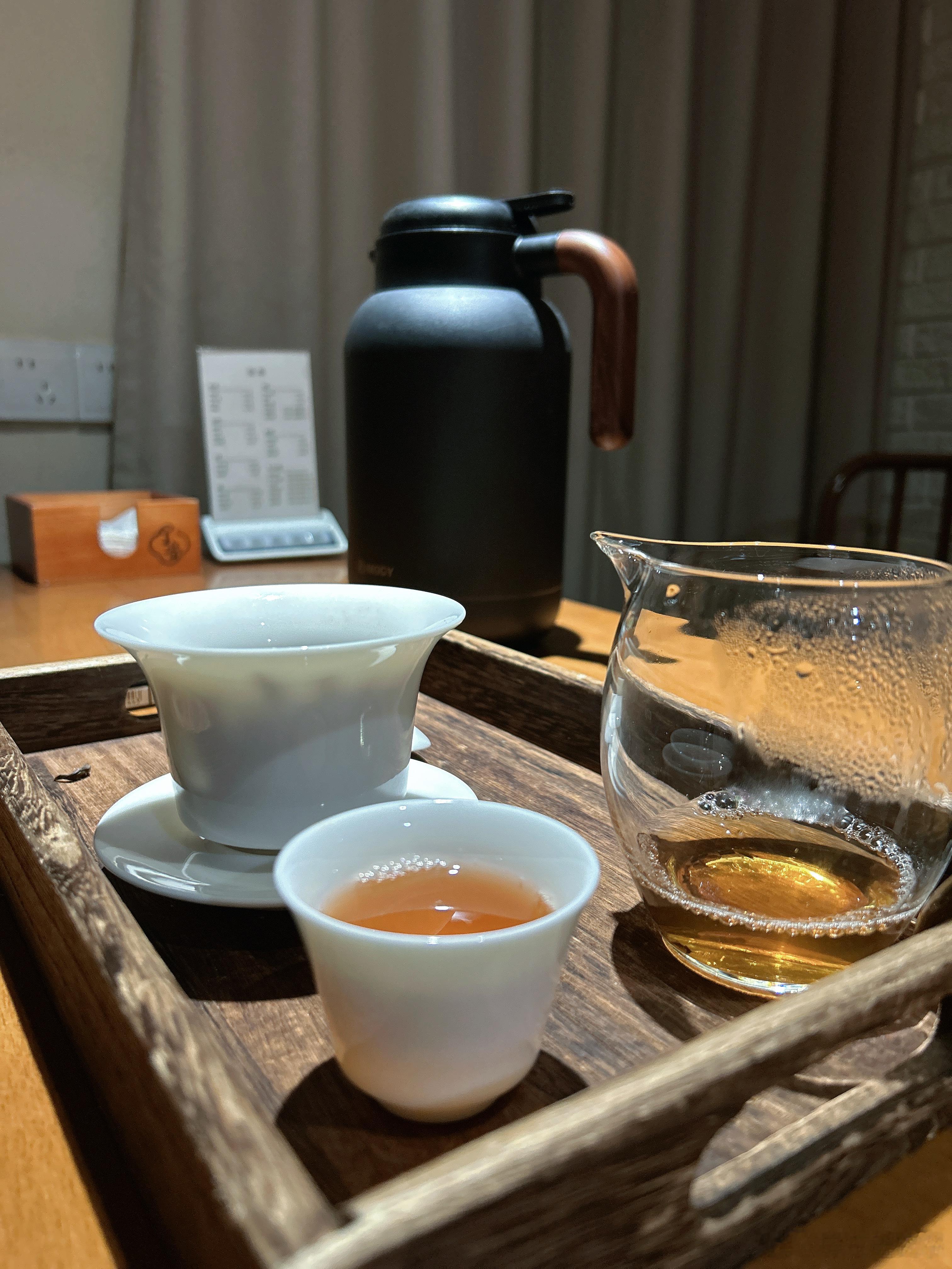 我们的产品之前一直没有上岩茶，这两年结合线下客人的体验反馈，我们决定把“燕子窠肉