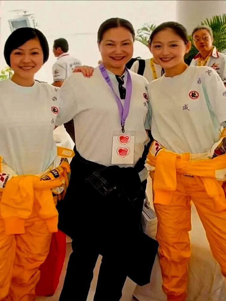 姐，以后换我来当你姐姐。 小S在48岁生日那天，罕见和老公同框，对着镜头说：“以