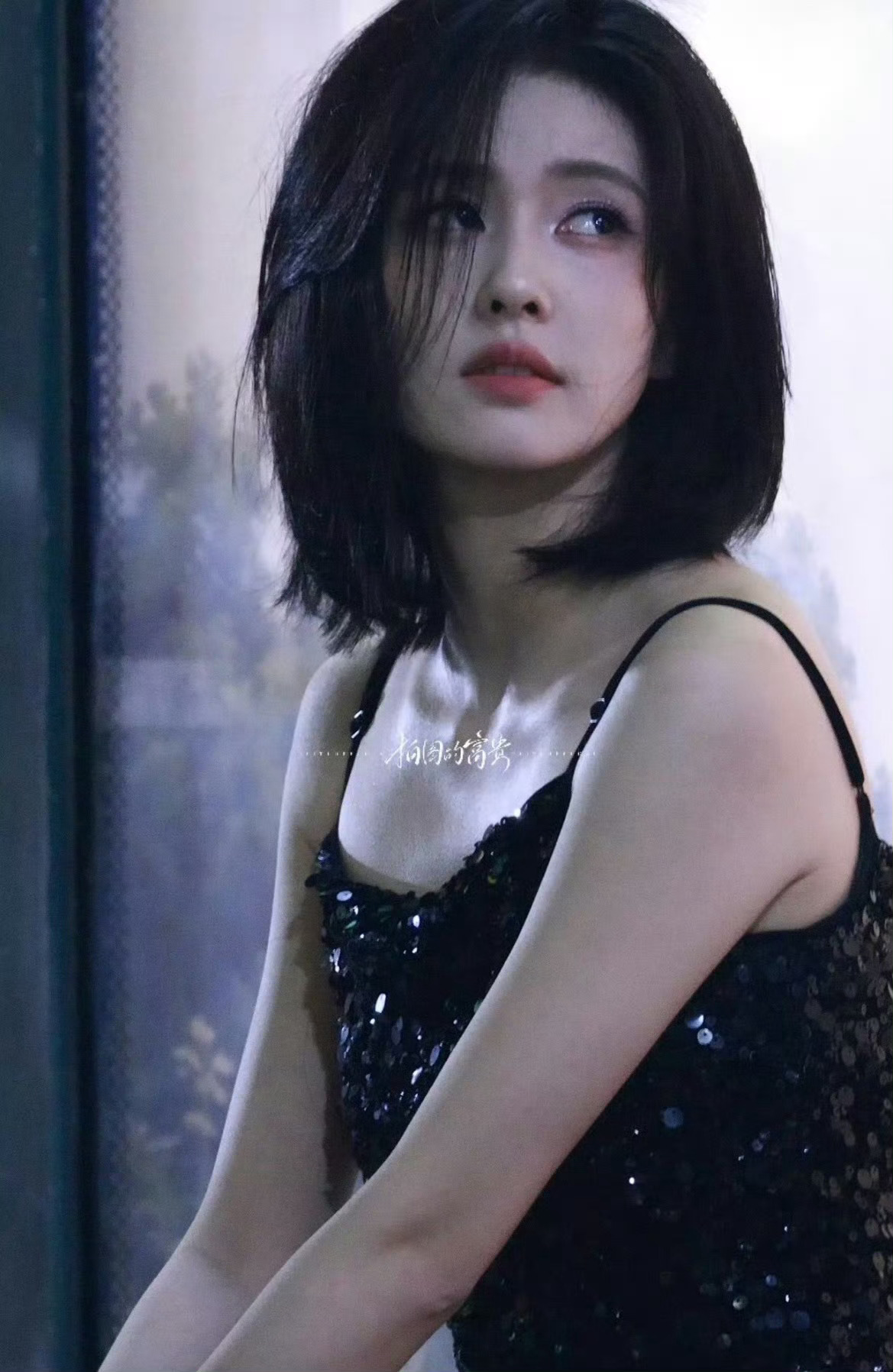 白鹿伟大的眼神戏…还有优渥的眉骨盯着她的眼睛，她眼睛里全是深情