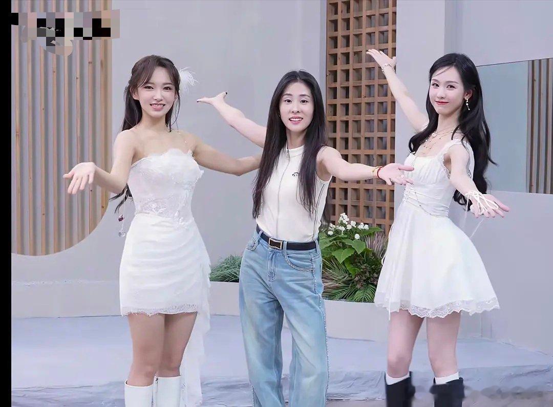 所以女明星必须白高，不然和普通人有啥区别 ​​​