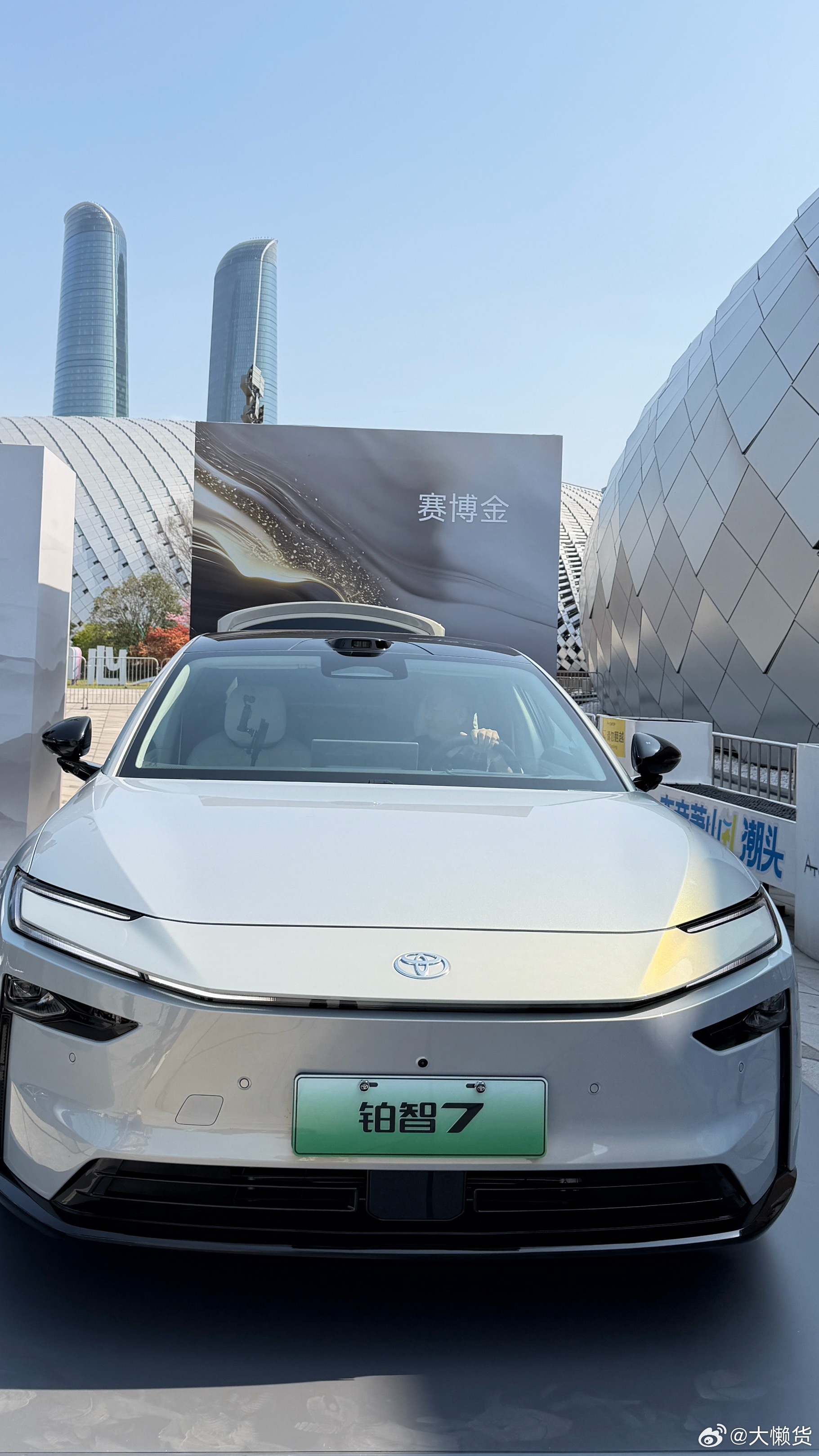 今天杭州天气真好啊现场人真不少铂智7 车色大集合，你最喜欢哪一款广汽丰田铂智7上