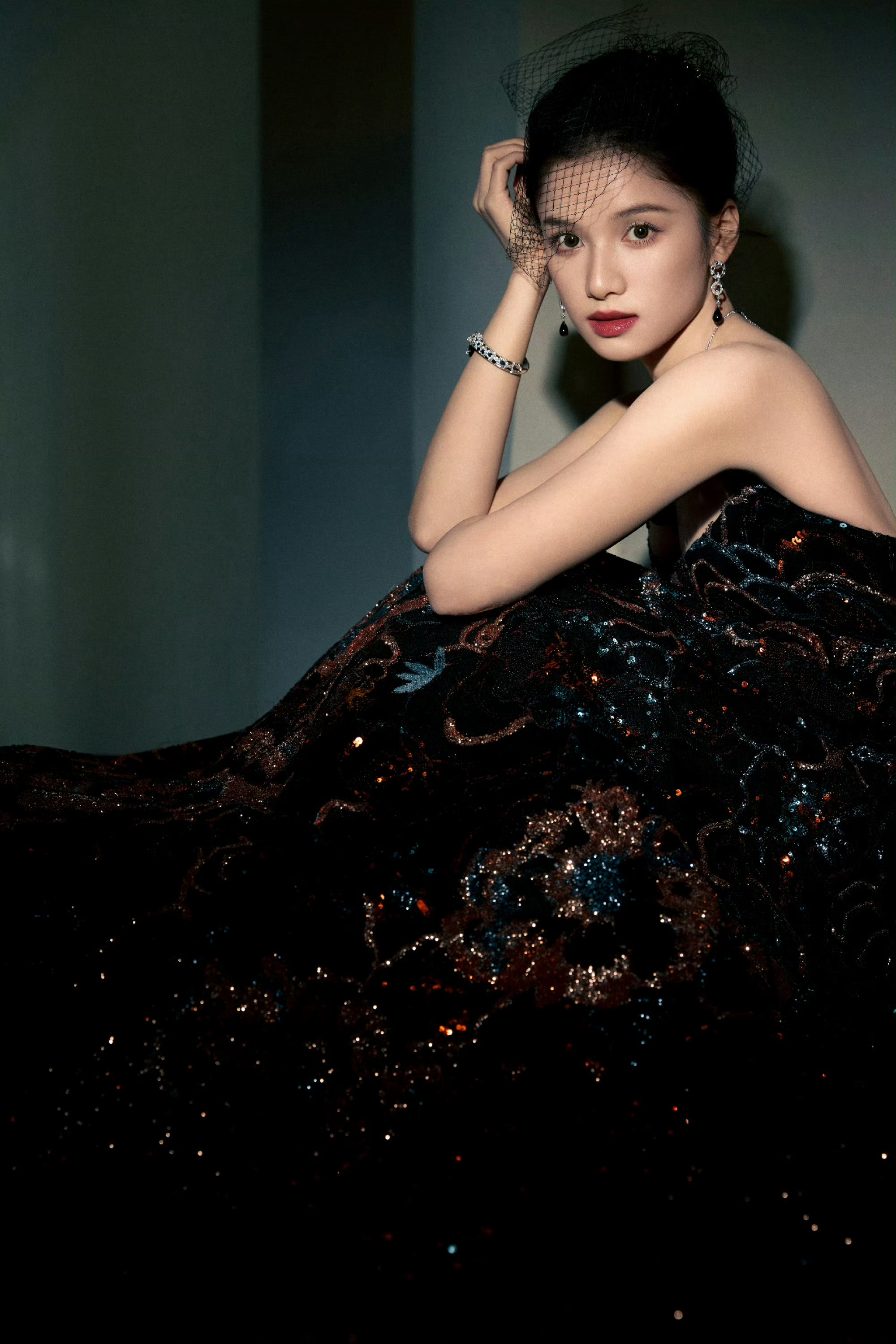 张婧仪鎏金亮片裙张婧仪ES礼裙张婧仪ES礼裙，好美，[哇][哇] ​​​
