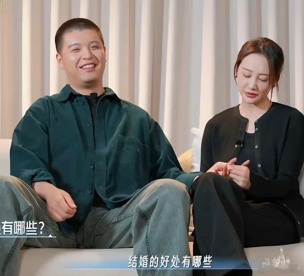 马頔李纯看起来还在热恋期马頔 我还要生孩子呢好甜呀！！两个人上节目黏在一起 