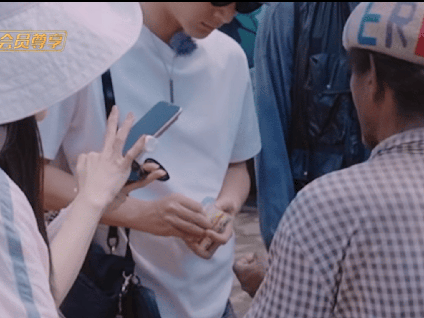 张晚意孙竟成张晚意但愿人长久张晚意张老六的教养都在日常言行中。太想重刷了，但又嫌