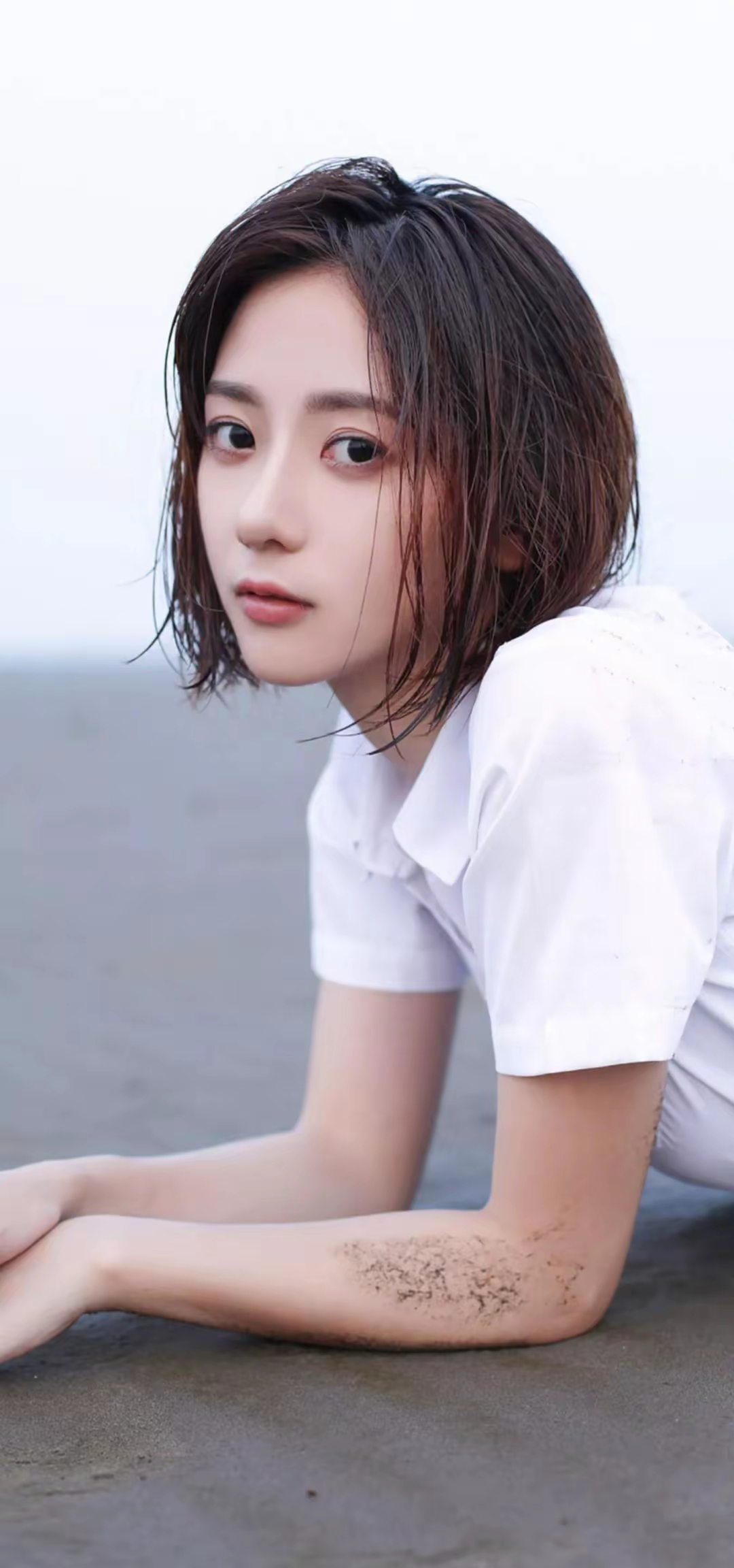 [2025]                  两手空空怎敢误佳人,      