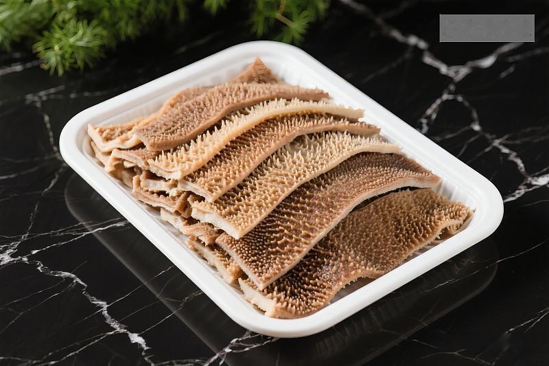 江西上饶老家四姨夫他们全村上百户都依靠在上海和江苏批发牛肚牛筋致富，他们村依靠这