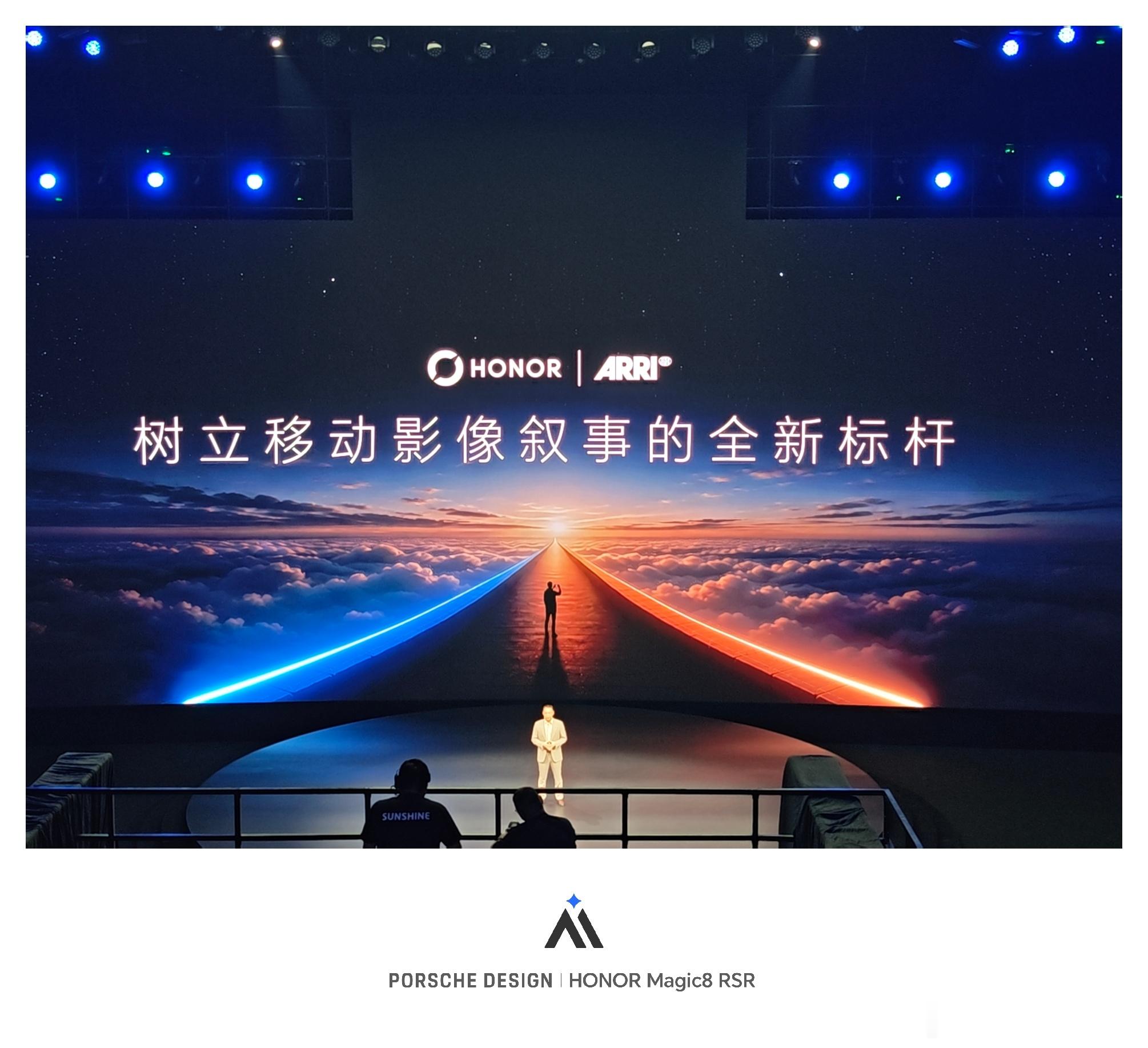 荣耀Robot Phone发布会，开场三个小故事，讲的还真挺走心。说真的，荣耀机