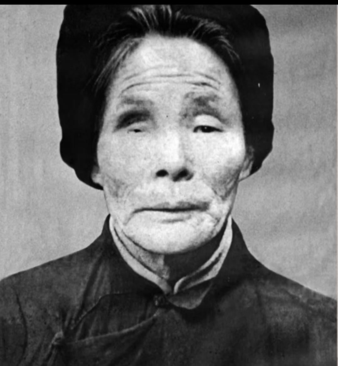 1934年的乡间村落，没有半点安稳日子。此起彼伏的枪声打破了山村的宁静，正在家中