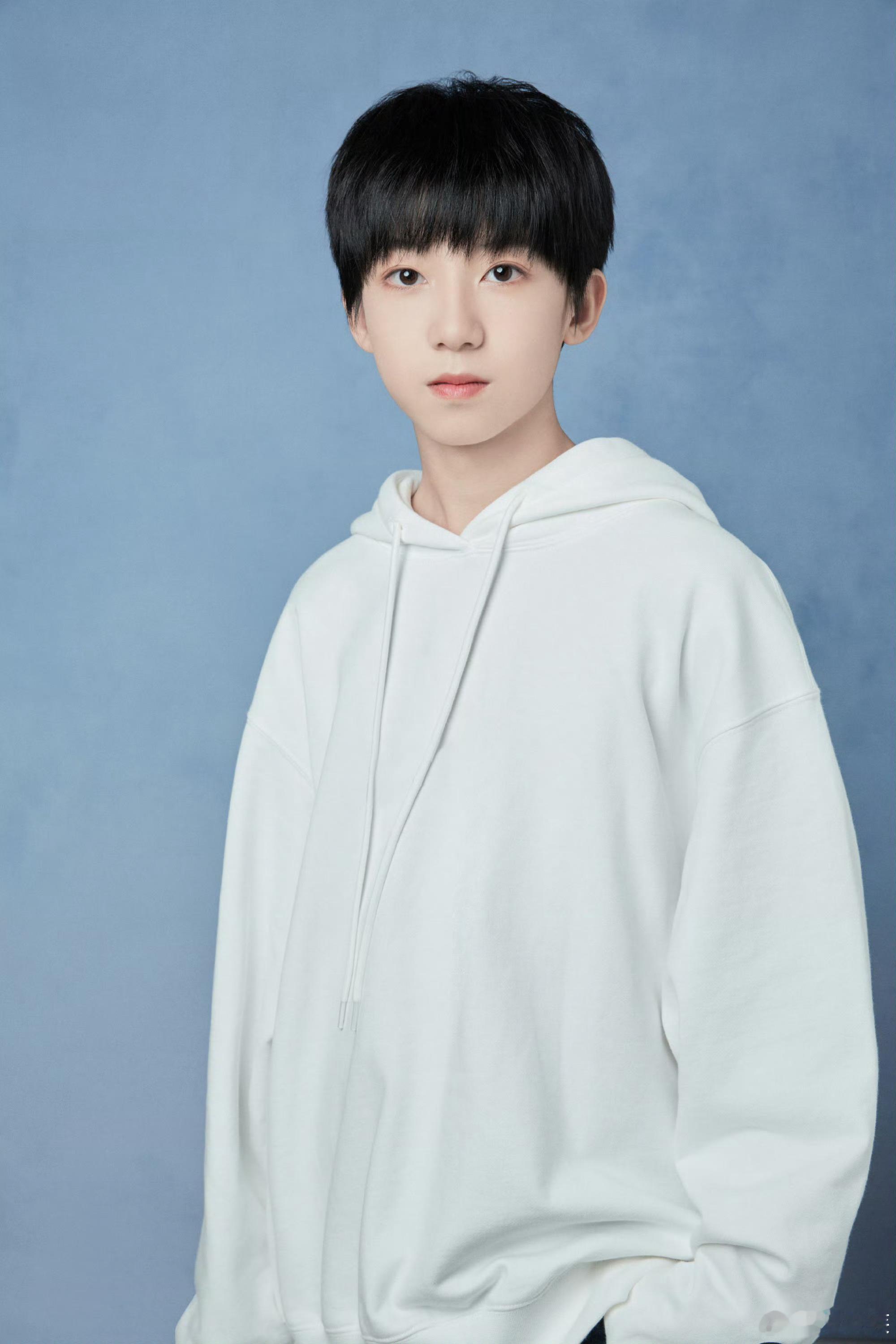 杨博文 携梦扬帆博众闻“光撒在少年脸庞，风告诉我这是少年的模样” 