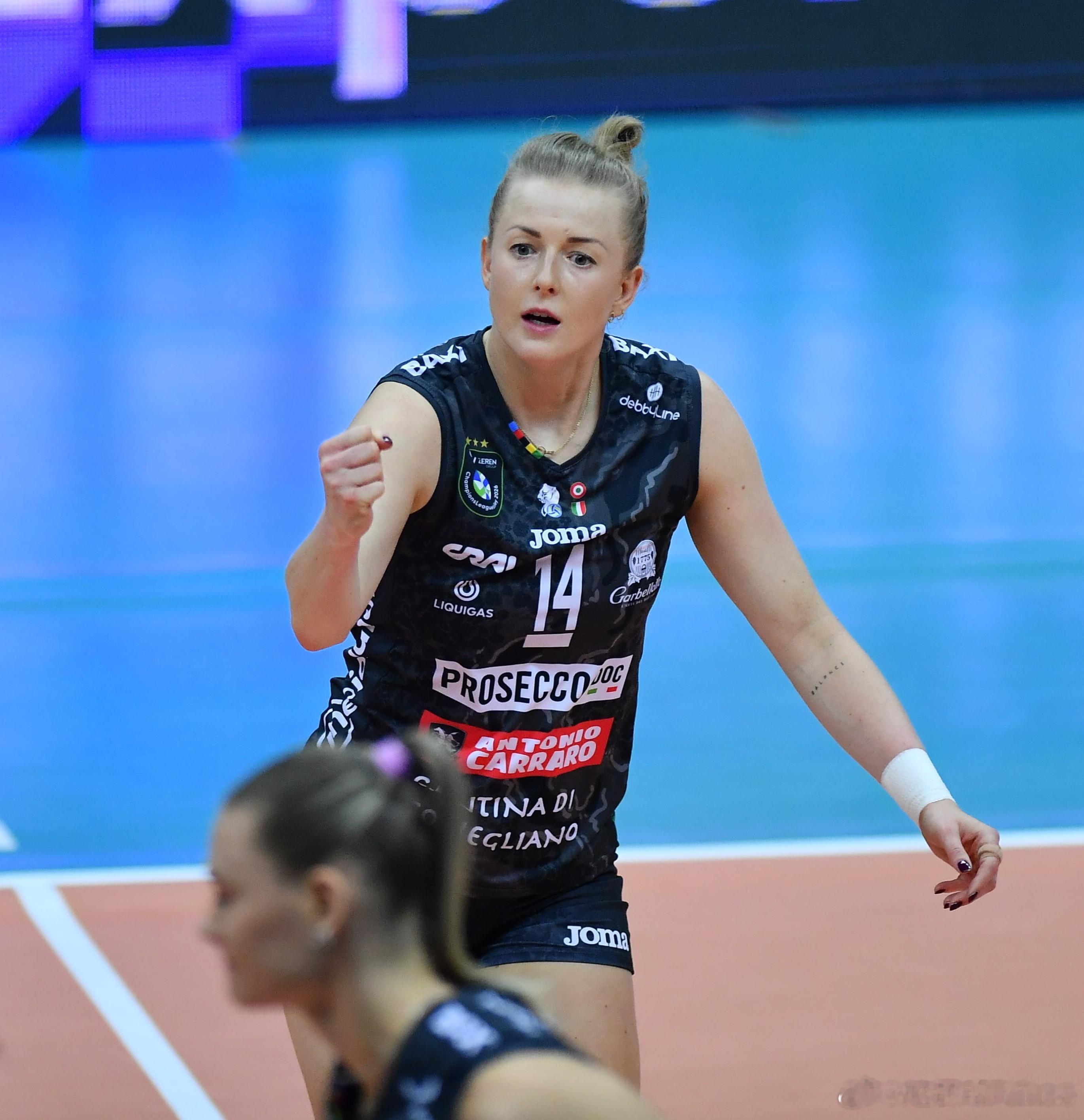 ⚡️ 欧冠女排D组小组赛首场，科内利亚诺3-2险胜泽仁体育一战中：⚫️ 沃洛兹整