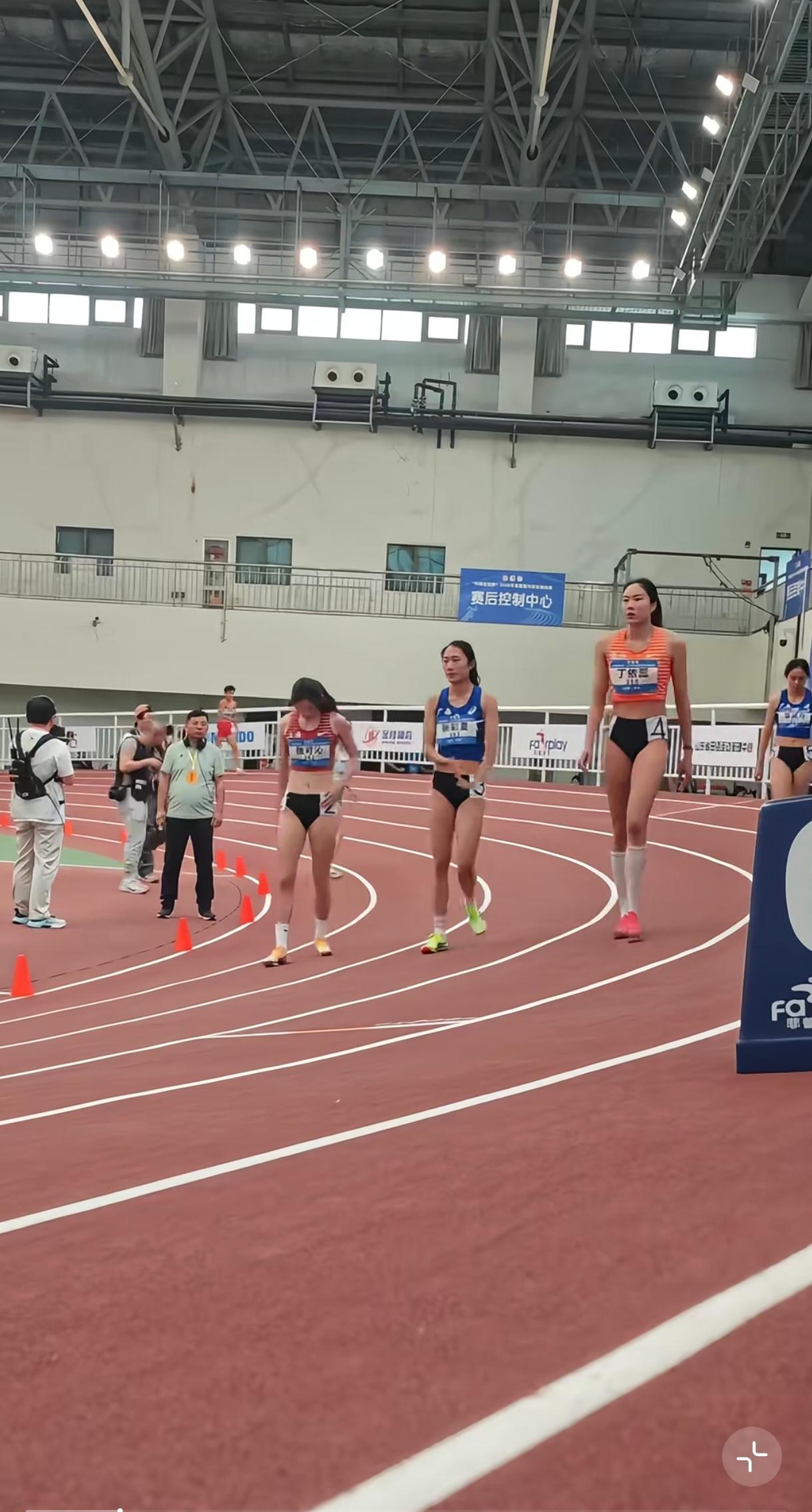这么高，去跳远跳高是不是很好优势。为什么体育项目人才开始喷井爆发。。。因为第一代