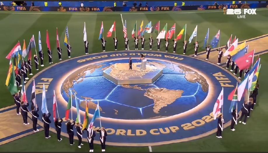 啥时候我们中国的五星红旗会飘扬在世界杯开幕式的舞台上面？
看到世界杯美国开幕式“