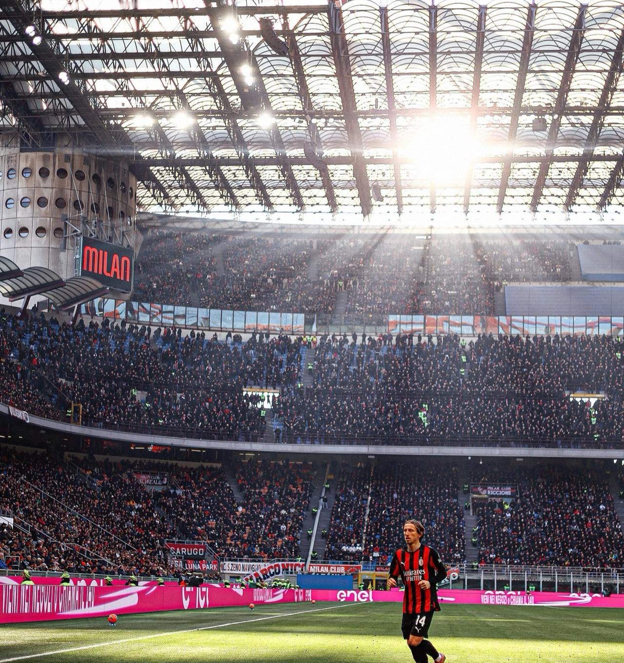 从《阳光照耀圣西罗》看四川的米兰球迷！
相信很多米兰球迷，都刷到过国内网红博主《