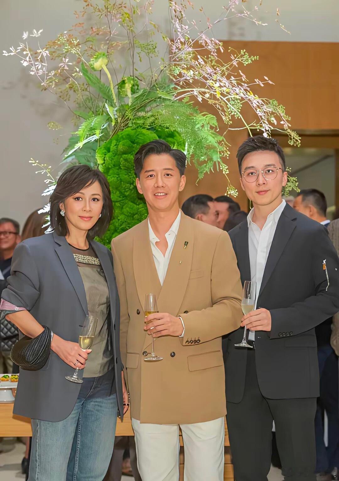 “姑妈牌”顶级人脉局！ 刘嘉玲携高颜值侄子刘兆恩亮相设计师晚宴，不仅送跑车，还亲