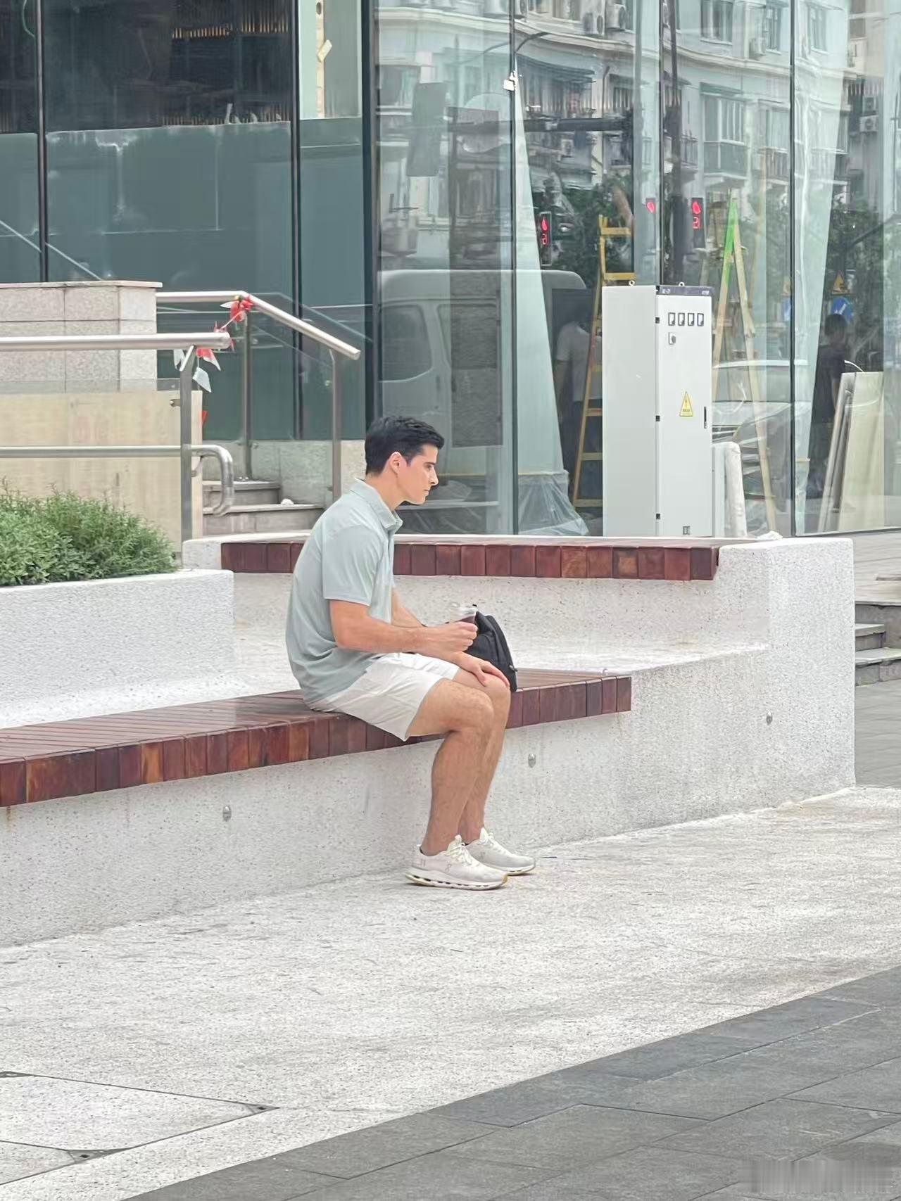 上海申花特谢拉在这思考人生呢！上海申花
