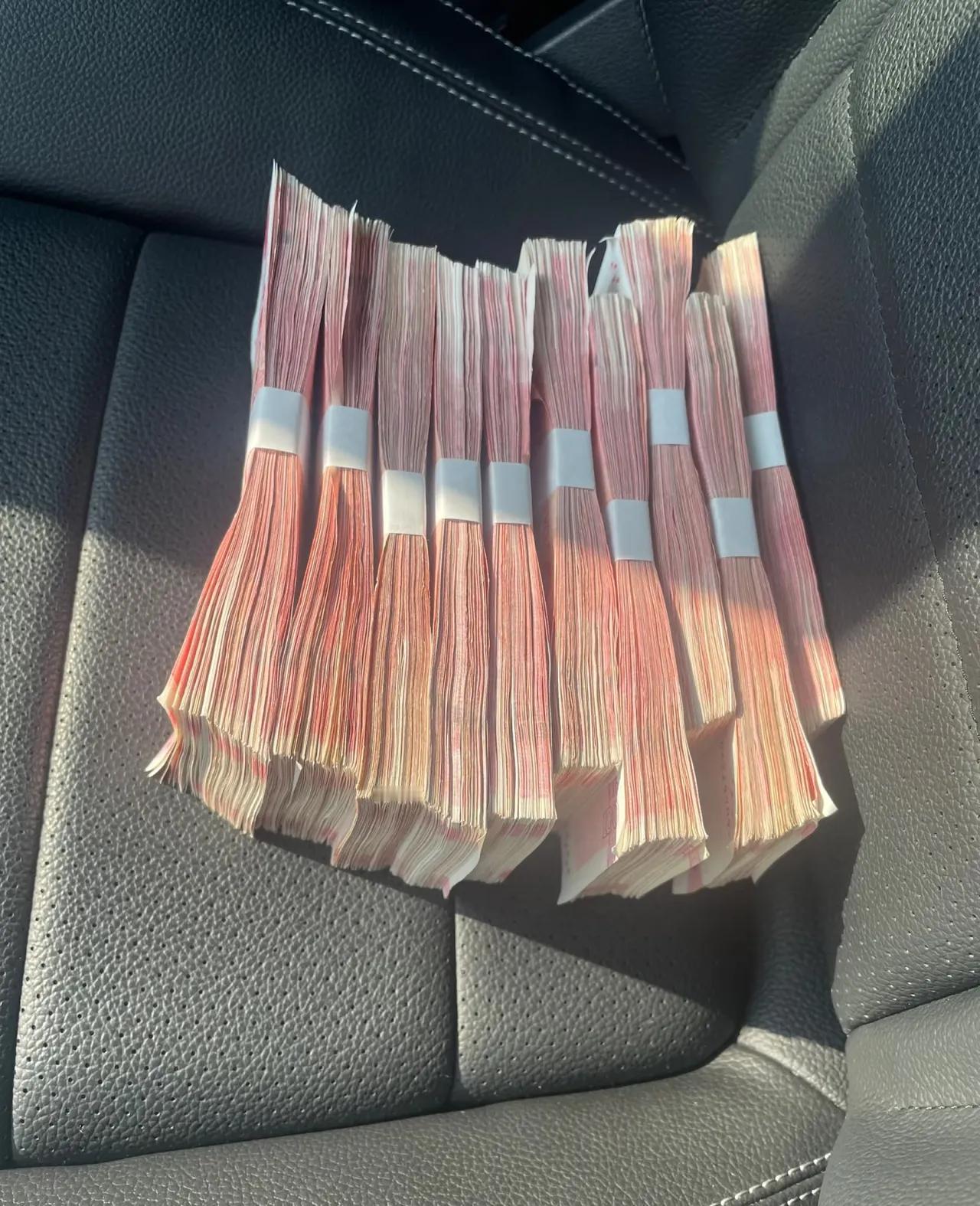 永远不要低估人性的恶！
 去年夏天，发小急着找我，说家里父亲生病急需手术，还差5