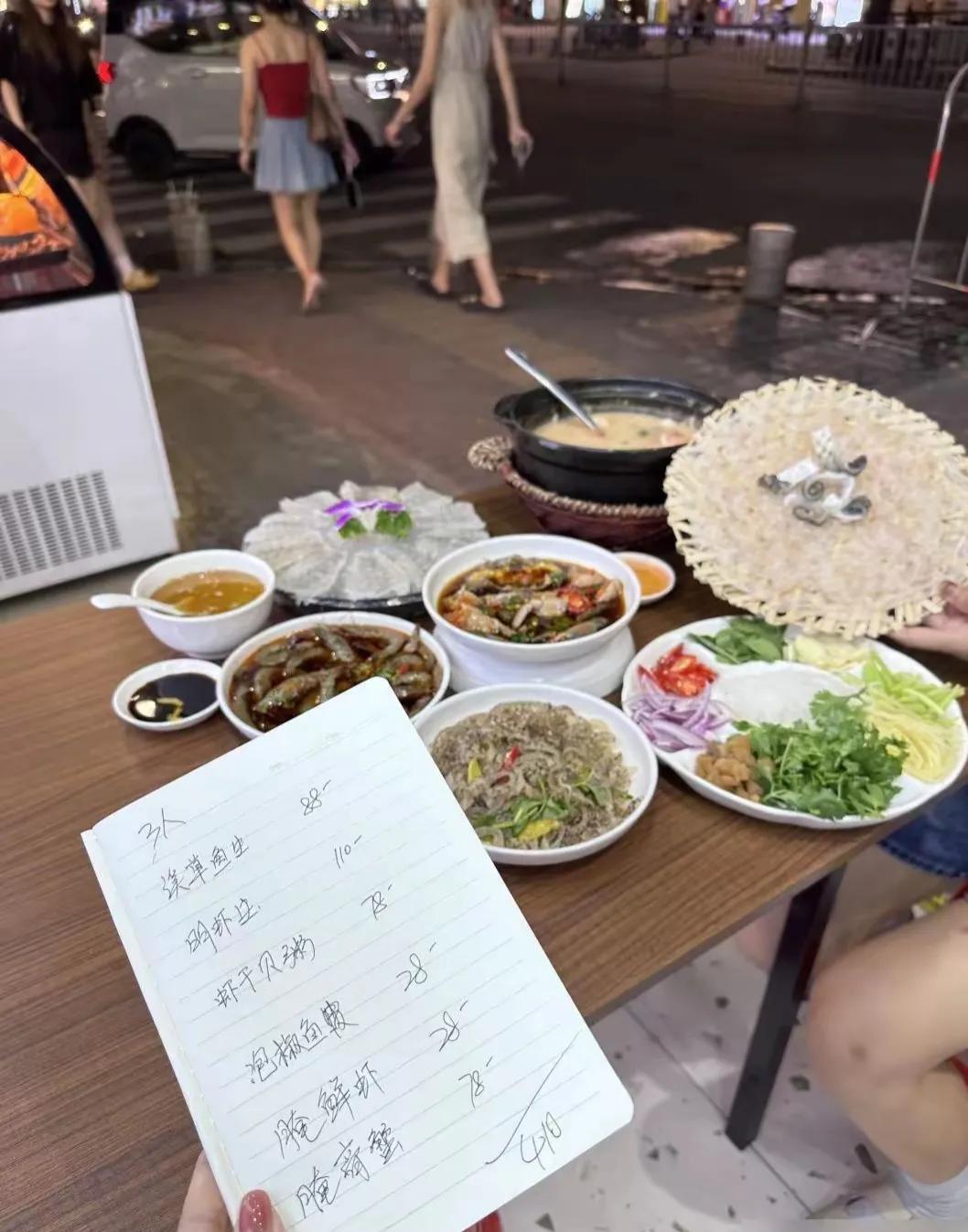 潮汕生腌，很多外地的朋友都是被这一特色美食吸引来汕头的。            