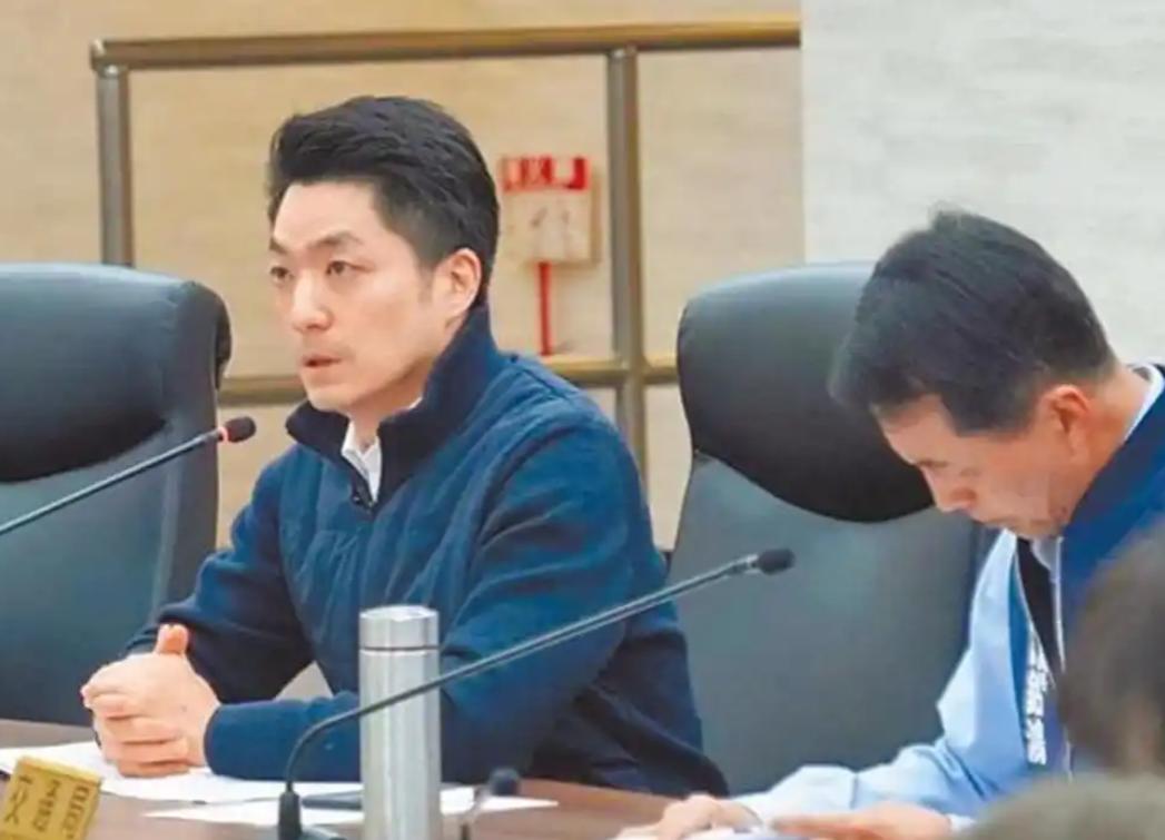 台北市长蒋万安接受专访谈到两岸时表示，“我是台湾人。”

麻烦看官老爷们右上角点