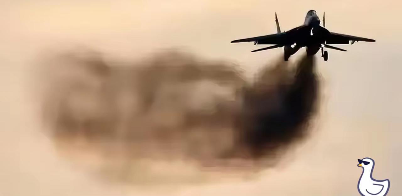 伊朗空军悲壮出击！一架架老旧战机，拖着黑烟，轰鸣着升空了，在各国空军早已是迭代发