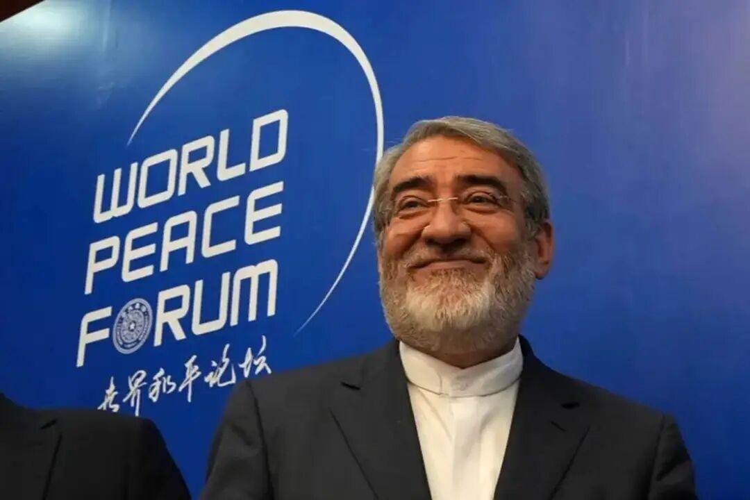 伊朗驻中国大使法兹利周六在北京举行的世界和平论坛上表示，伊朗将与阿曼协调，为中国