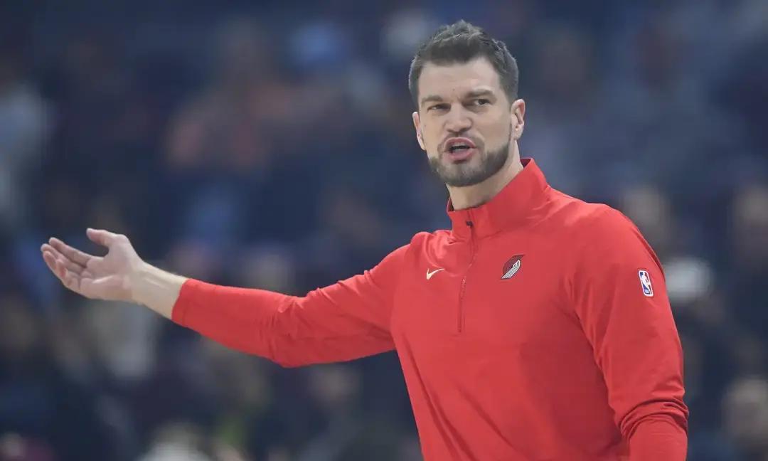 别再争论谁更该上场了。开拓者的选择，背后是一套NBA总经理们心照不宣的“淘汰公式