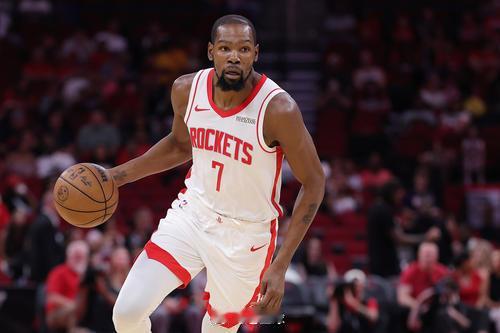 杜兰特职业生涯面对字母哥已经取得四连胜火箭队客场以122-115逆转战胜雄鹿。本