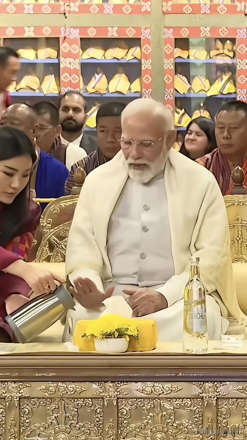 莫迪老仙：够了够了，喝多了爱窝尿[捂脸]