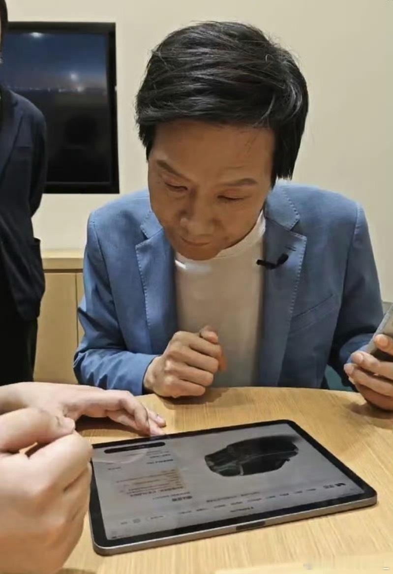 李想回复雷军李想还挺大气的，公开欢迎雷总带着小米澎程进到增程这条赛道，还祝新车能
