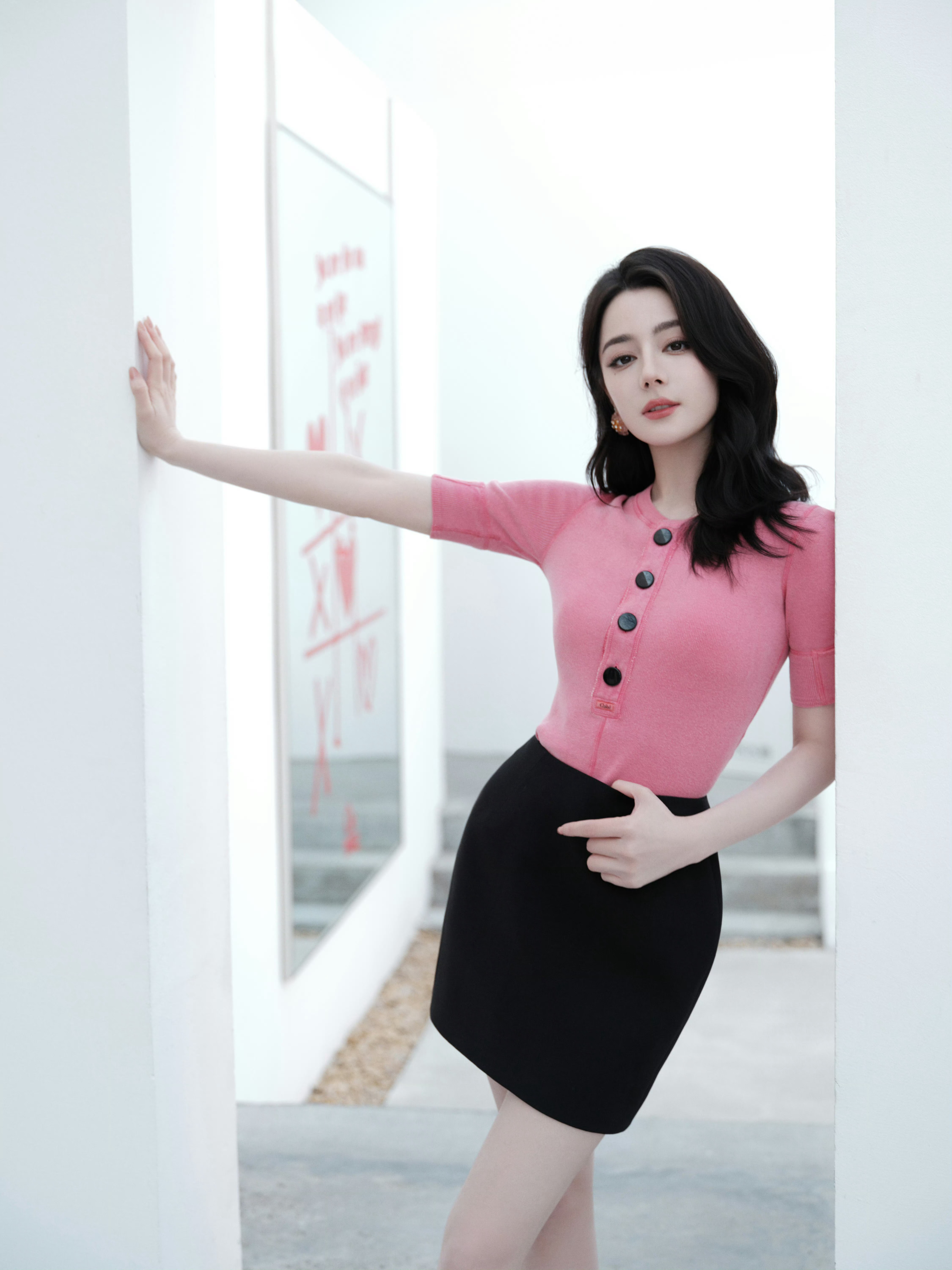 迪丽热巴 🌸 白日提灯 追剧团，肤白貌美大长腿 