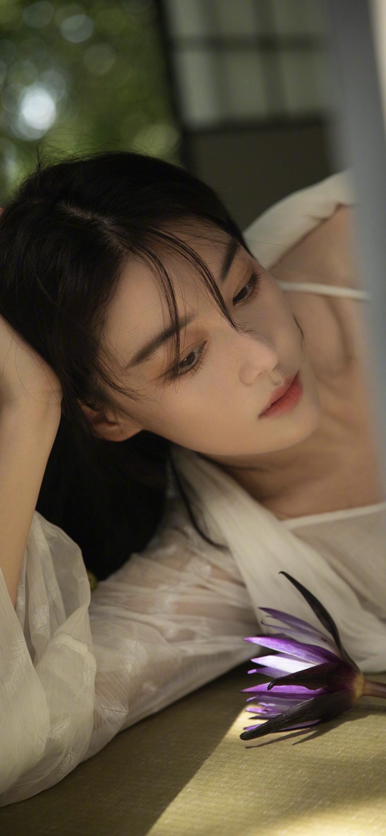 美女壁纸-第5984期-张馨予