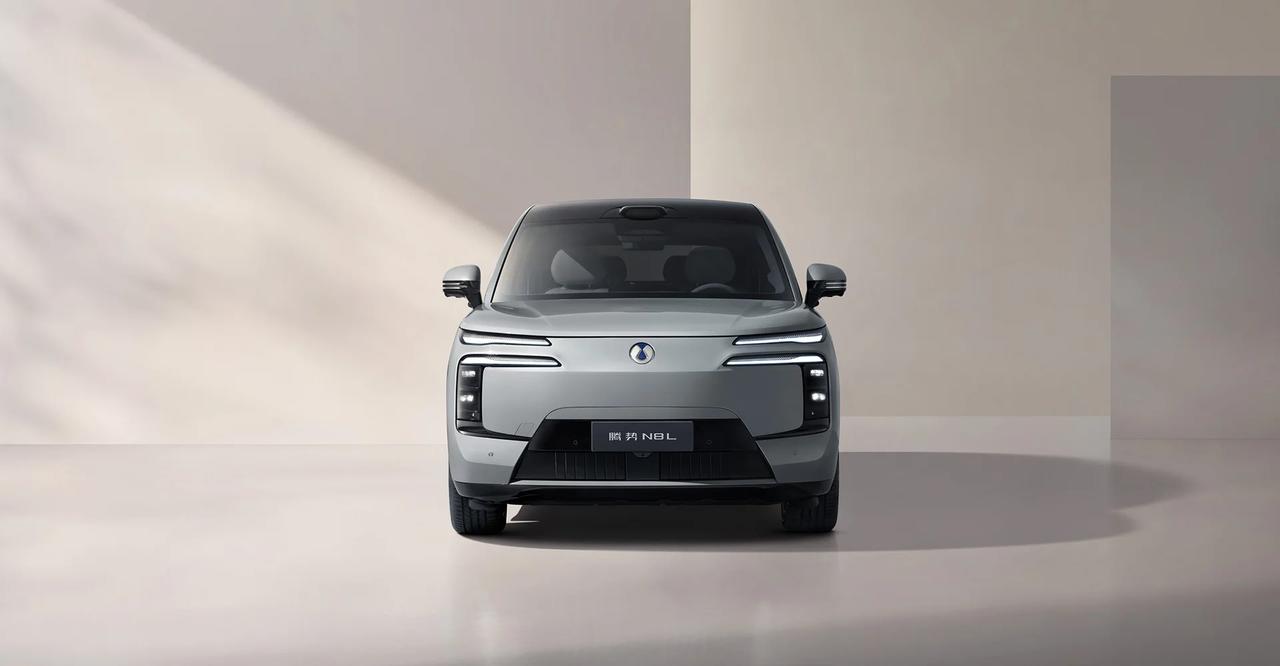 如果一定要选三排座SUV，那么首先车要够大，三排乘客舒适乘坐平权不应该只是说说，