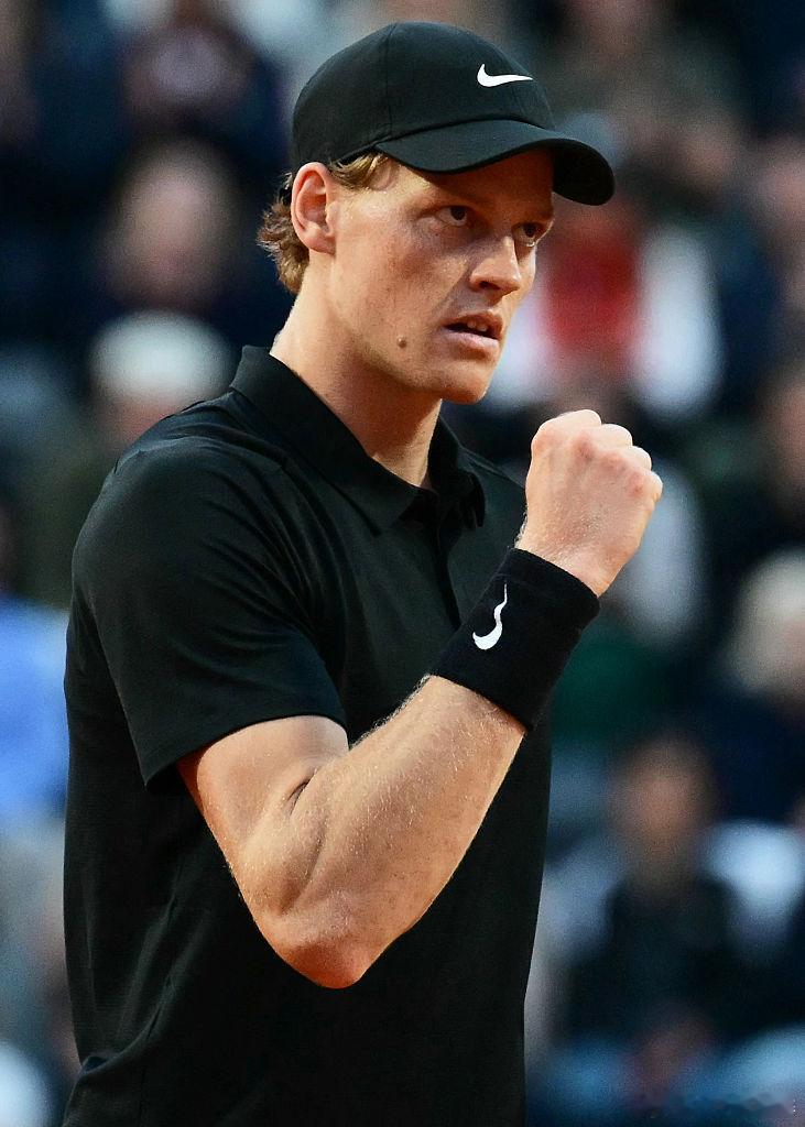 辛纳获开门红💪ATP1000 罗马大师赛第二轮，头号种子辛纳直落两盘以6-3 