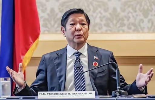 菲律宾一边对着中国开口，说“帮帮我”；另一边，在南海那边，手脚却不老实，还在搞各